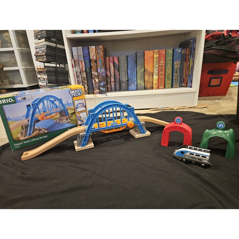 BRIO World 33834 Smart Engine With Action Tunnels & Smart  Lifting Bridge